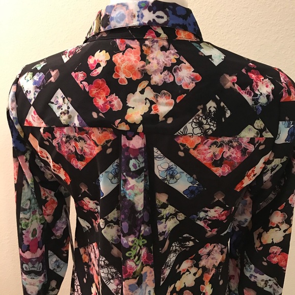 Nicole Miller long-sleeve buttoned down blouse - Picture 5 of 6